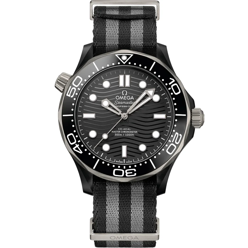 Omega Seamaster Diver 300M 43,5 mm, céramique noire sur bracelet NATO